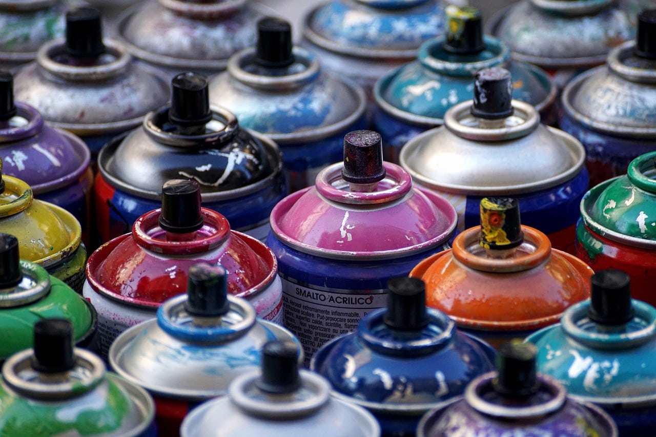 La diferencia de utilizar pintura en aerosol: Ventajas y consideraciones